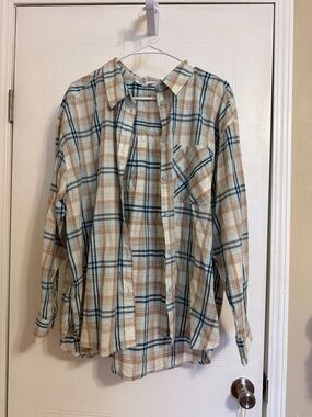 Time and Tru Plaid Button-Up Shirt in Beige, Cream & Navy